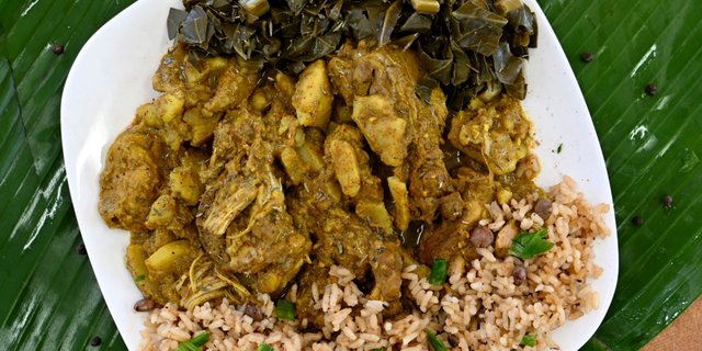 Curry Chicken w/ 2 Sides