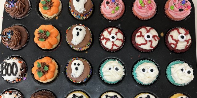 Mini Halloween Cupcakes Platter