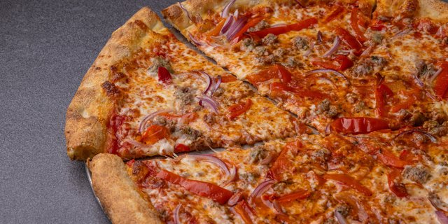 Sausage, Peppers & Onions Pie Pizza