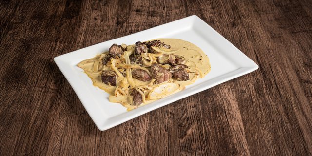 Hearty Angus Beef W/ White Sauce