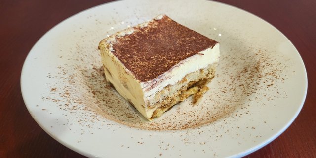 Tiramisu Cake