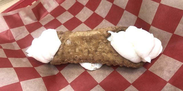 Cannolis Tray