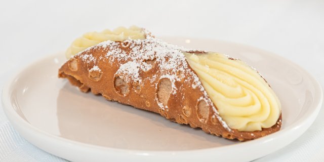 Vanilla Italian Cream Cannoli Package