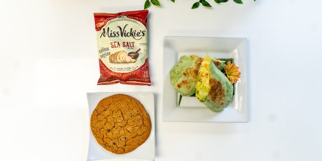 Curried Chicken & Cranberry Boxed Lunch