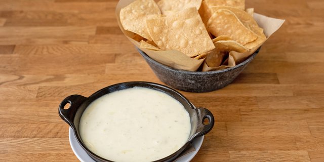 Chips & Queso Blanco