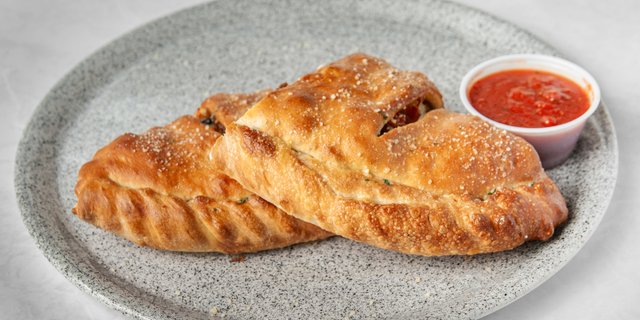 Carnivora Calzone