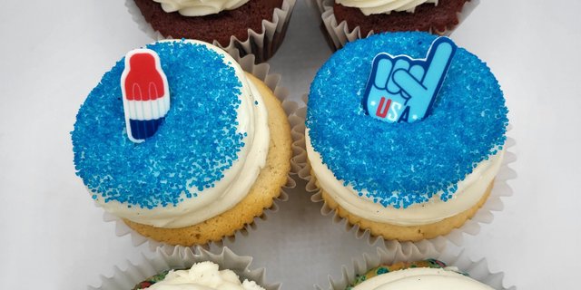 6 Standard Patriotic Cupcakes