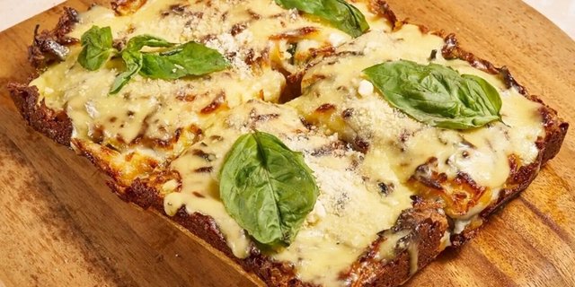 The Alfredo Affair Pizza