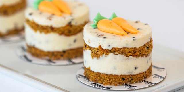 Carrot Cake Pastry Box