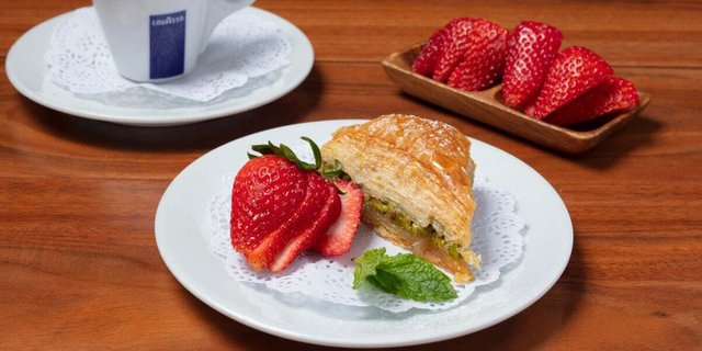 Homemade Pistachio Baklava Side (1pc)