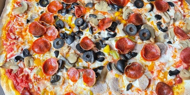 Deluxe Pizza
