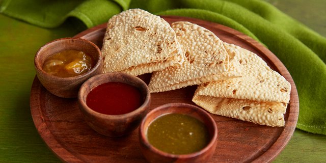 Pappadum w/ Chutney Platter