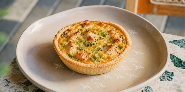 Chicken & Leek Quiche Tray
