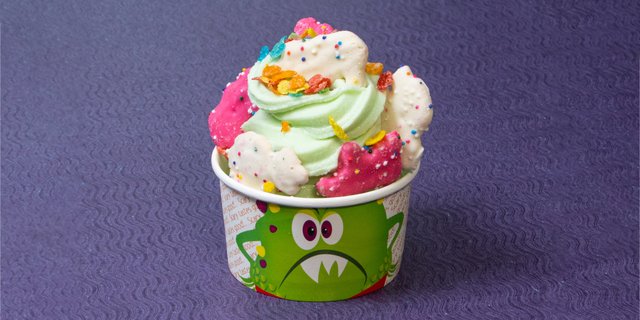 Frozen Yogurt Sundae