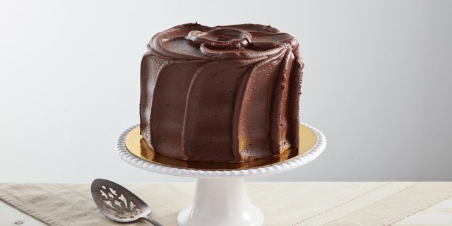 Old Fashioned Diner Cake