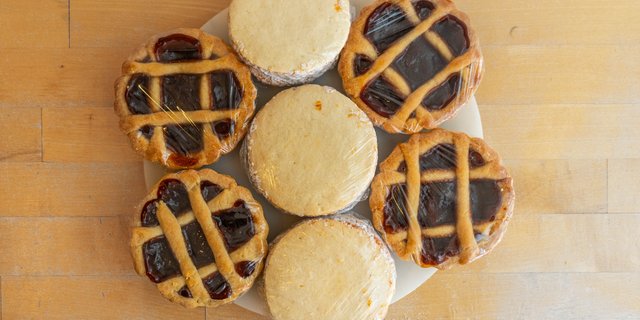Individual Quince Pie & Alfajor Pack