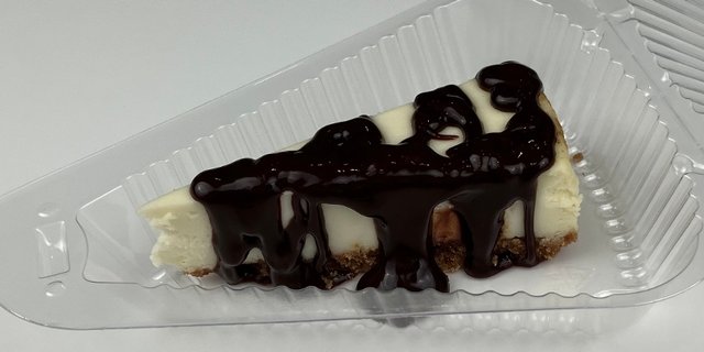 Cheesecake w/ Chocolate Topping