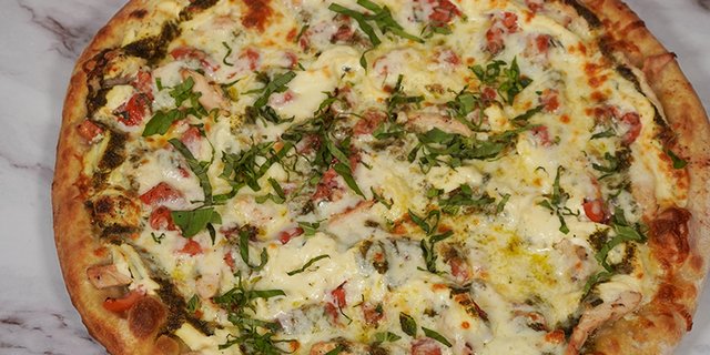 Pollo Pesto Pizza