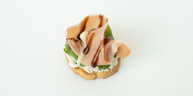 3-Cheese Italian Mini Toasts