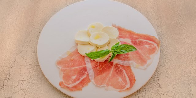 Mozzarella & Prosciutto