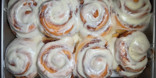 Vanilla Bean Cinnamon Rolls