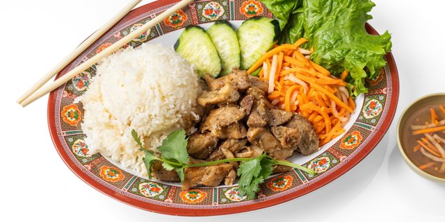 Lemongrass Chicken Rice Plate (Cơm Thịt)