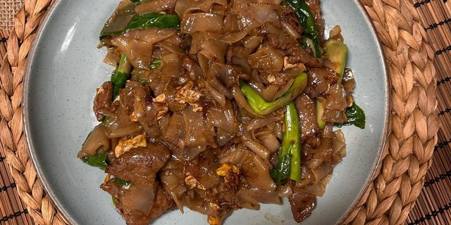 Pad See Ew Tray