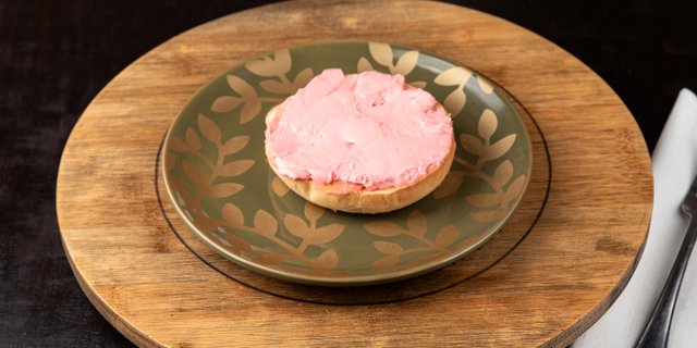 Plain Bagel w/ Cream Cheese