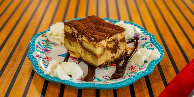 Tiramisu Cake