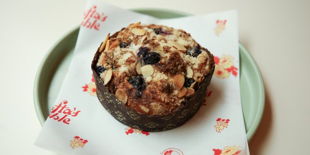 Berry Muffin w/ Almond