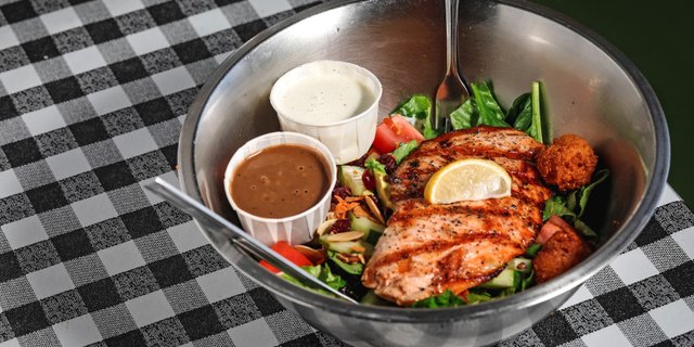 Grilled Salmon Salad