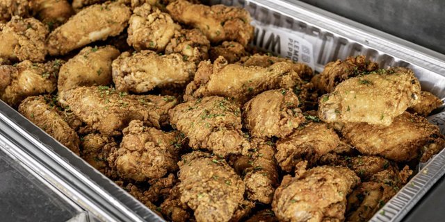 100 Bone-In Fried Chicken Wings