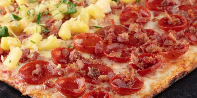 Half Pepperoni Turkey Bacon & Pineapple Turkey Bacon Pizza Pie
