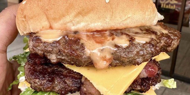 Double Beef Burger w/ Cheese