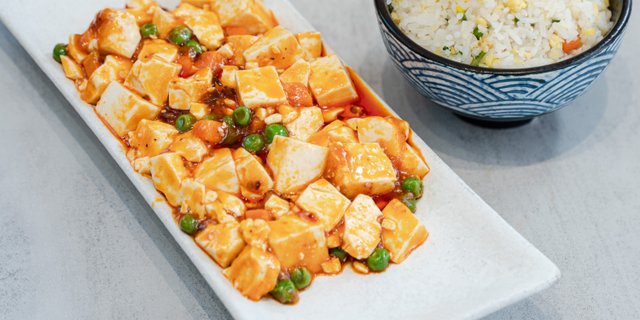 R27VF. Vegetarian Mapo Tofu with Fried Rice Boxed Lunch