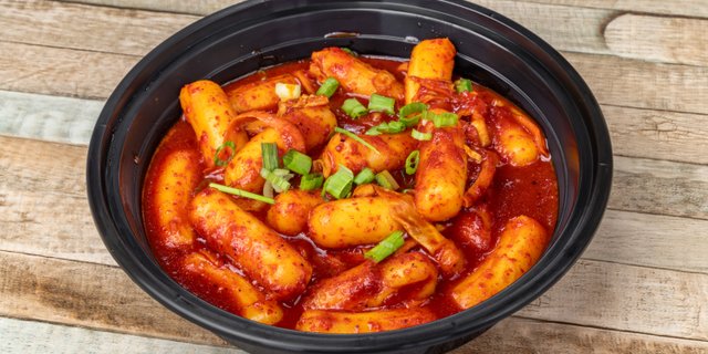 Rice Cake w/ Spicy Sauce (Tteok-Bokki)