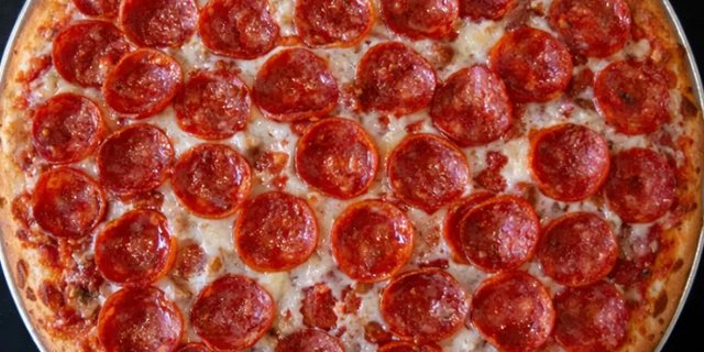 Gluten-Free Mo'Roni Pizza