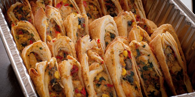 Santa Fe Chicken Egg Roll Platter