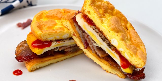 Bacon, Egg & Cheddar Cloudie Dozen