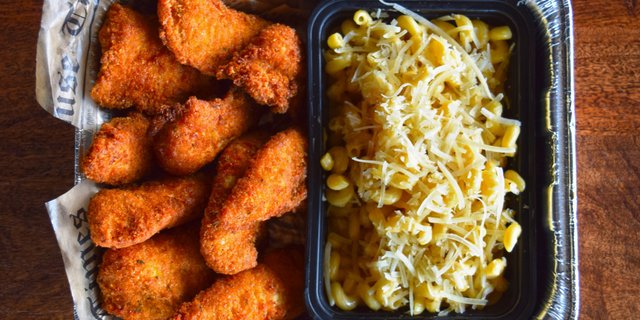 Chicken Strips + Mac & Cheese With Nuts & Berries Salad