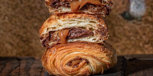 Pain Au Chocolate w/ Dulce de Leche