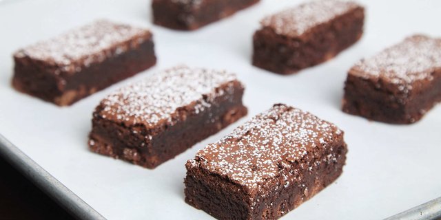 12 Mini Valrhona Chocolate Brownies