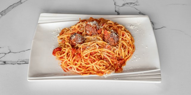 Spaghetti w/ Meatballs