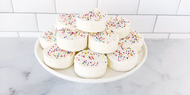 Birthday Cake Dipped Oreo Cookies