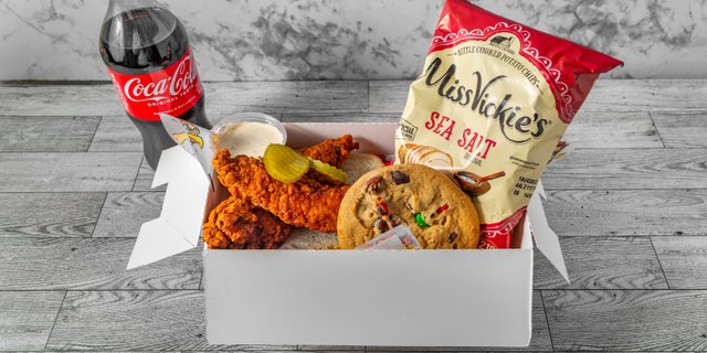 Jumbo Tender W/ Cookie Boxed Lunch