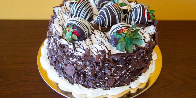 12" Chocolate Strawberry Shortcake