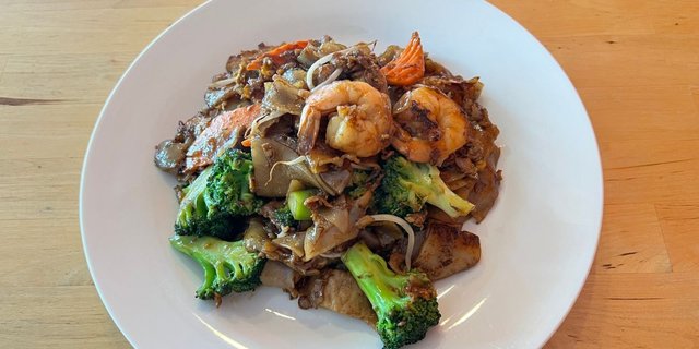Pad See Ew Noodle Tray
