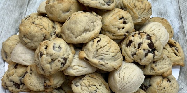 24 Choc Chip & 6 Sugar Bombs