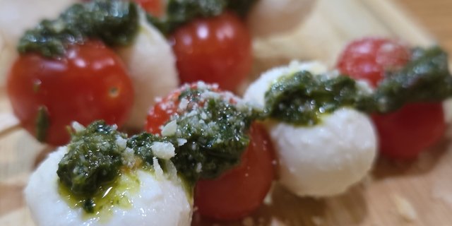 Pinchos Caprese