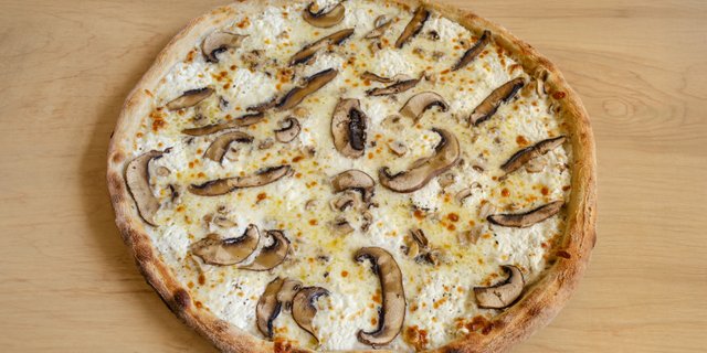 Roasted Mushroom White Pizza